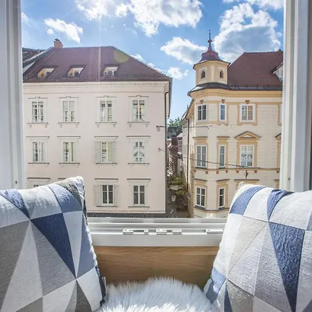 Old Quarter Apartman