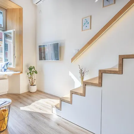 Old Quarter Apartman *