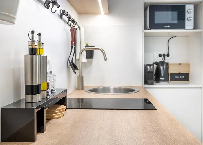 Апартаменти Old Quarter *